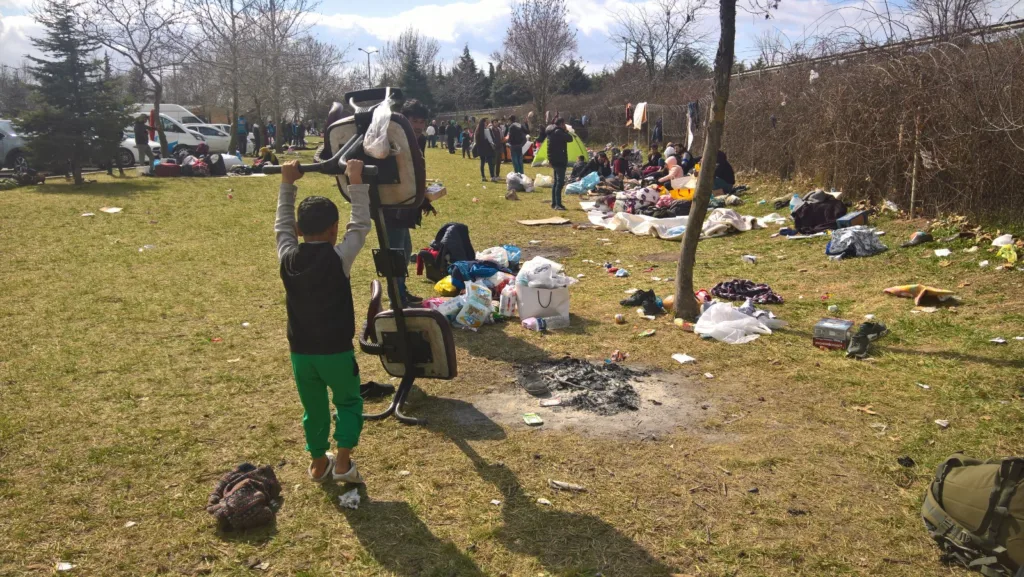 Group of migrants moving their belongings
